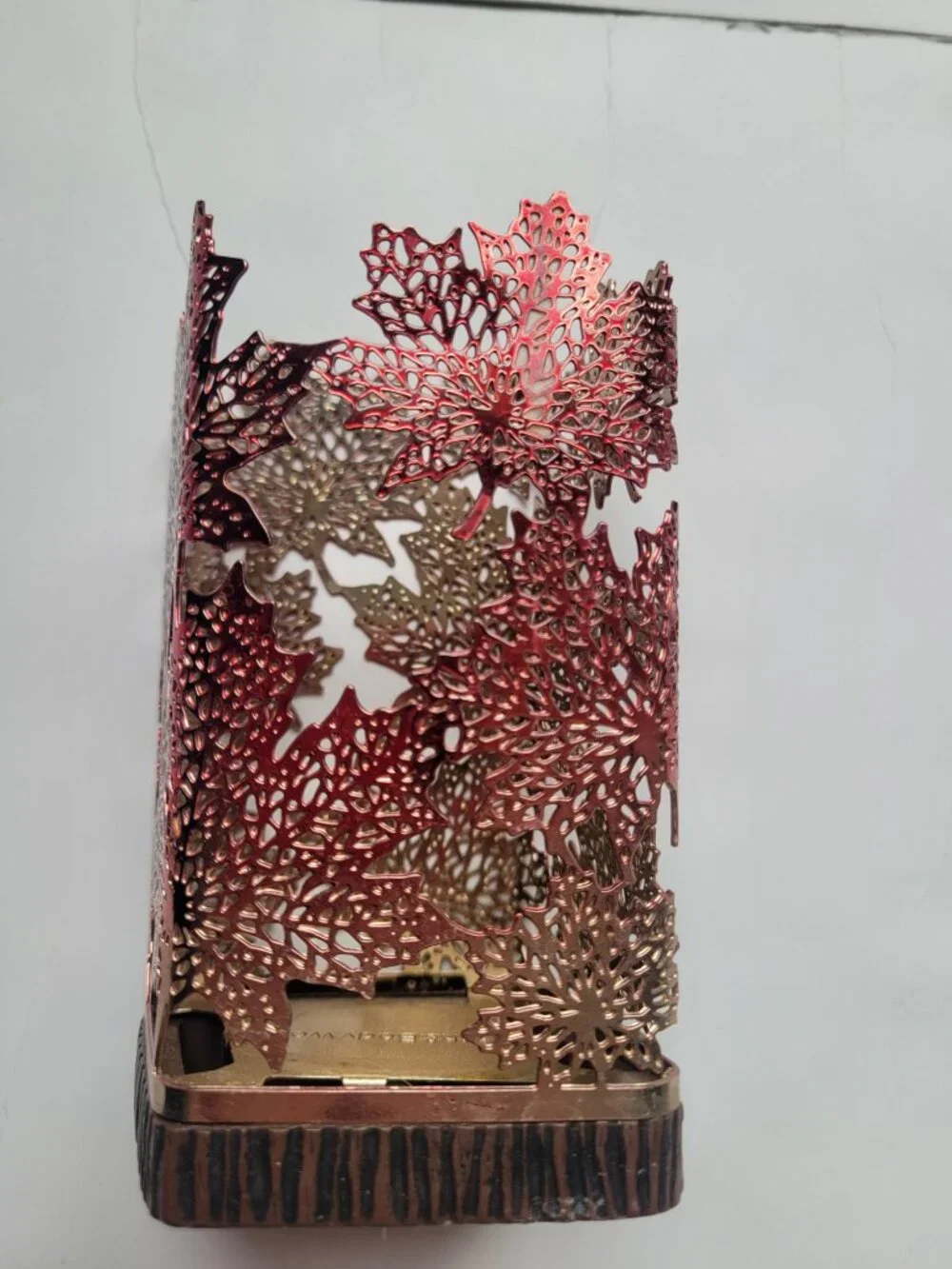 Bath & Body Works soap holder an intricate, ombre metal sleeve design of maple